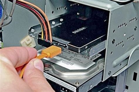 Шаг 6: Закрепление SSD диска внутри корпуса компьютера