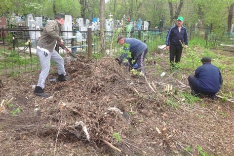  Преимущества уборки кладбища вечером 